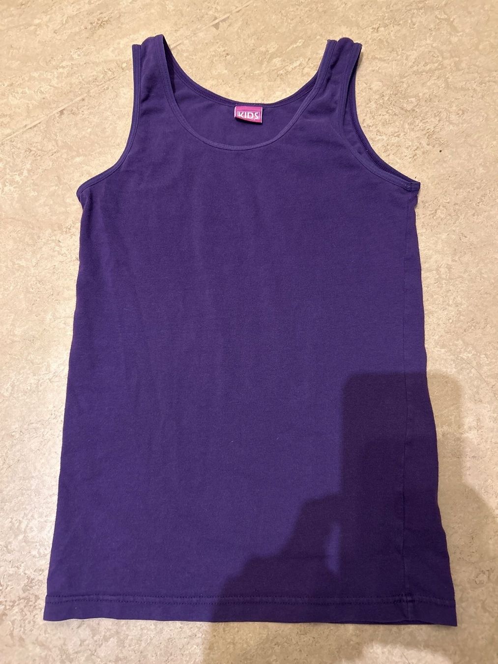 Camicette, T-shirt & Top: Mädchen Top ärmellos Gr. 134/140 violett – Usato da Guntershausen venduto da Gloominati