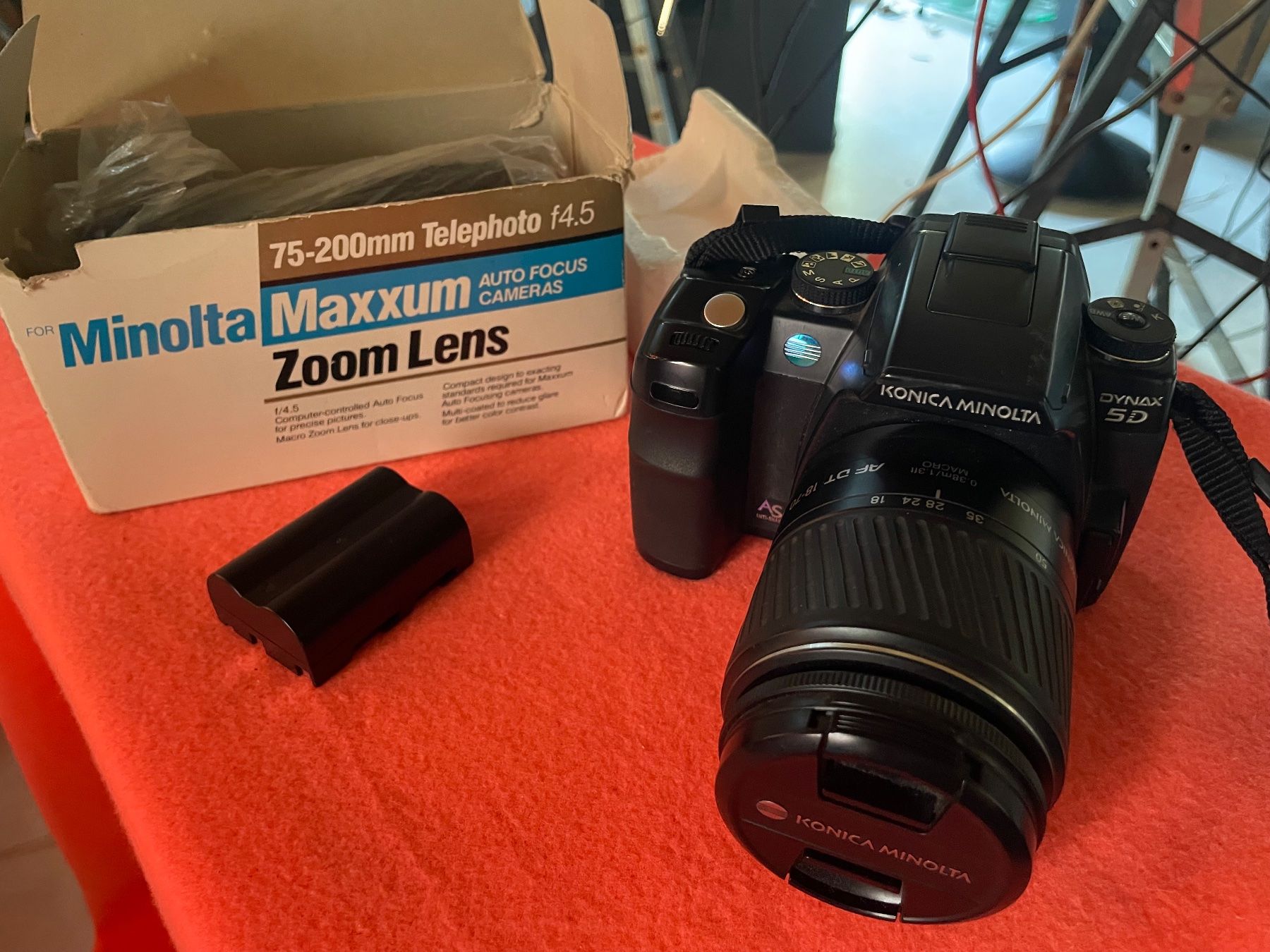 Minolta Fotocamera: Konica / Minolta Dynax 5D Digitalkamera 2x Objektiv – Usato da Zürich venduto da Arcana_Fail