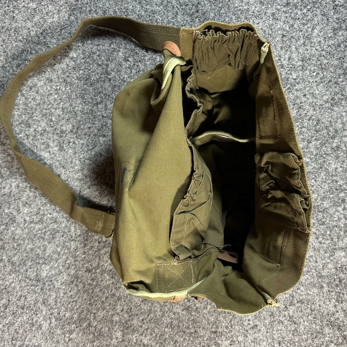Borse: 1951 gas mask bag – Usato da La Sagne NE venduto da Matlasape 3