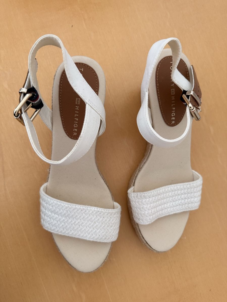 Tommy Hilfiger Damenschuhe: Sandale von Tommy Hilfiger, Größe 39 – Gebraucht aus Worb von Soben