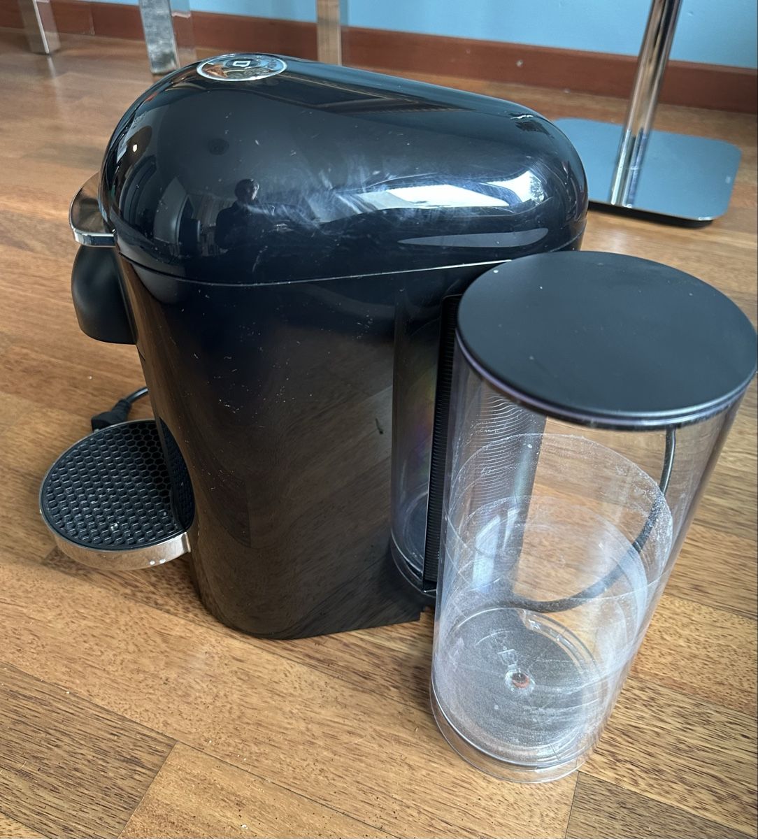 Nespresso Macchine per caffè & Macchine per espresso: Nespresso Vertuo Kapselmaschine – Usato da Dübendorf venduto da Shineforyou 1