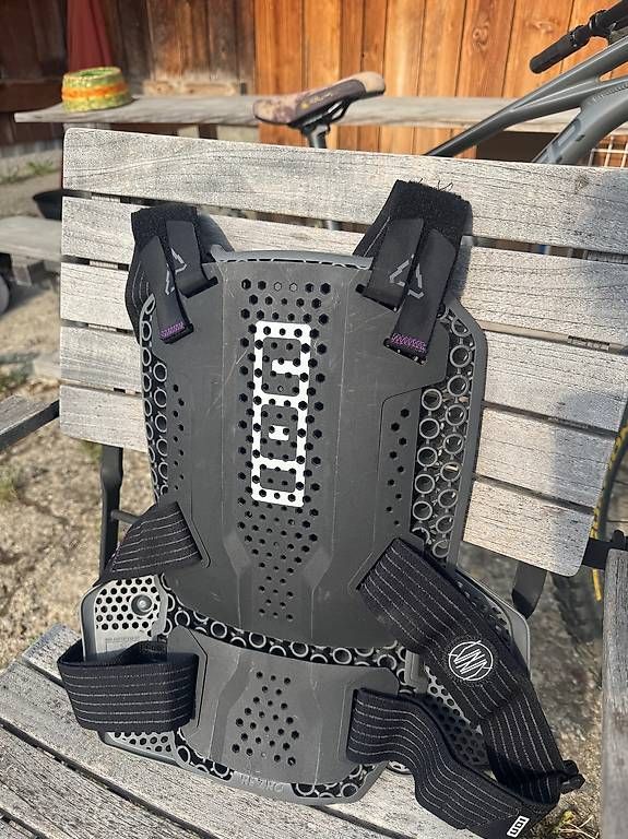 Protections: ION Chestprotector – D'occasion à Zürich par fienne 1