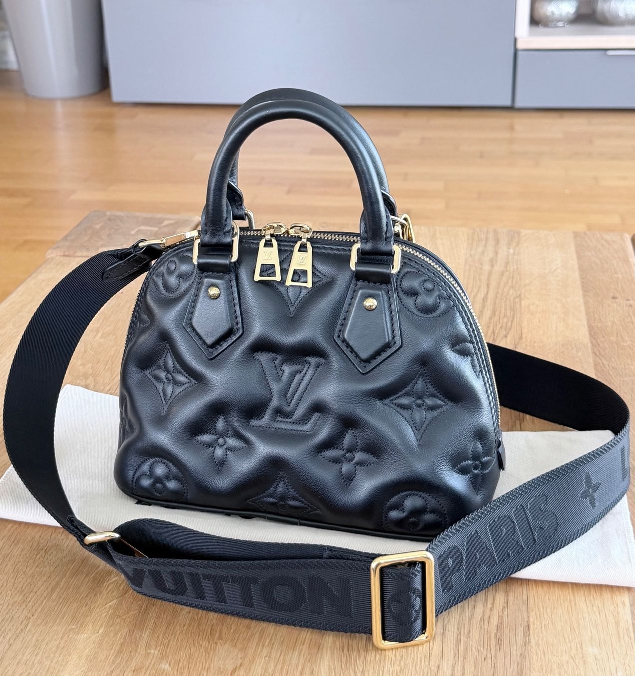 Louis Vuitton Taschen für Damen: Louis Vuitton Alma BB – Gebraucht aus Reinach AG von RobbisB