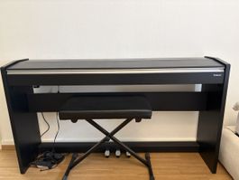 Digitalpiano Roland mit Hocker guter Zustand