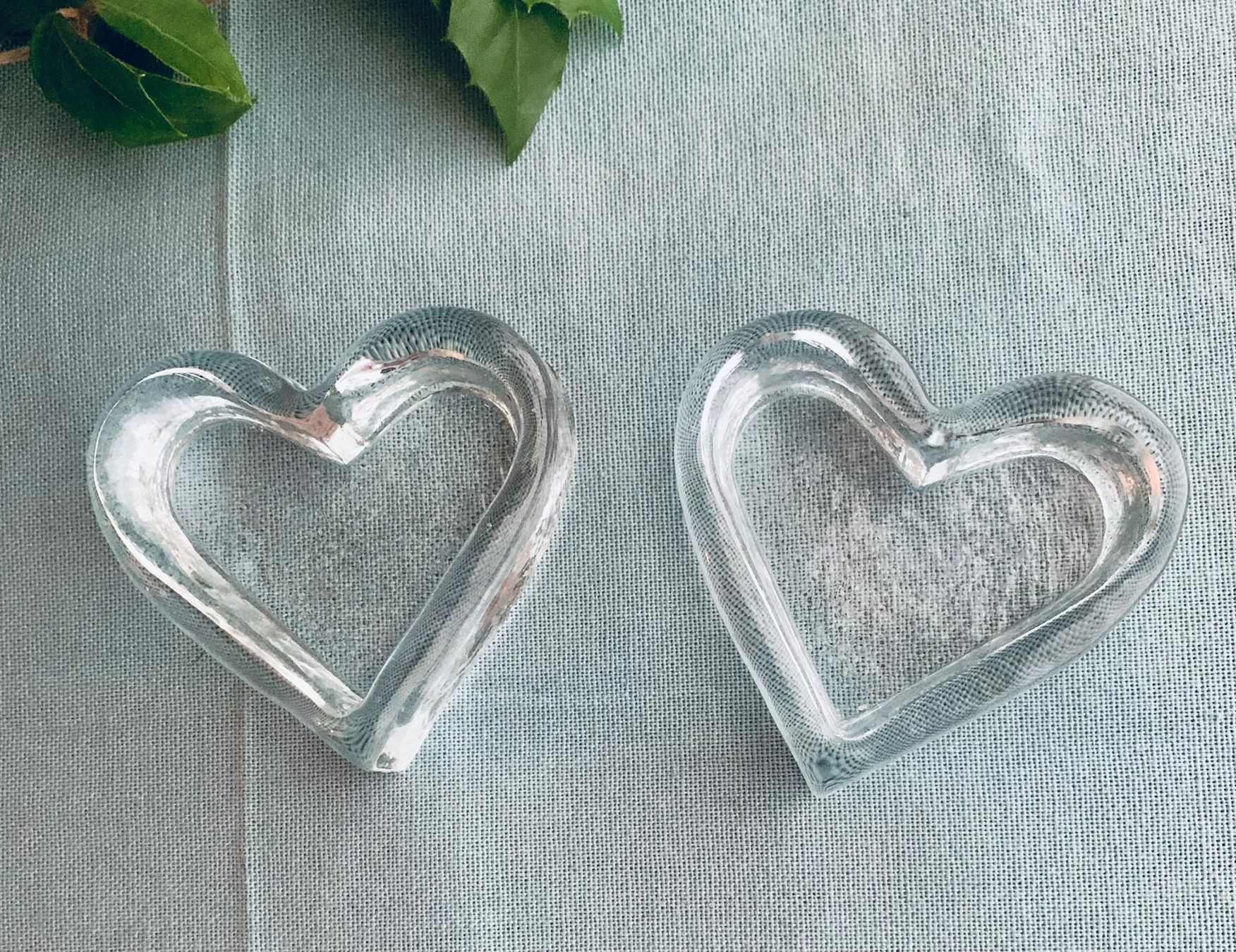 Schalen: 2 kleine Glasschalen in Herzform – Gebraucht aus Bern von Flora.Sonea 2