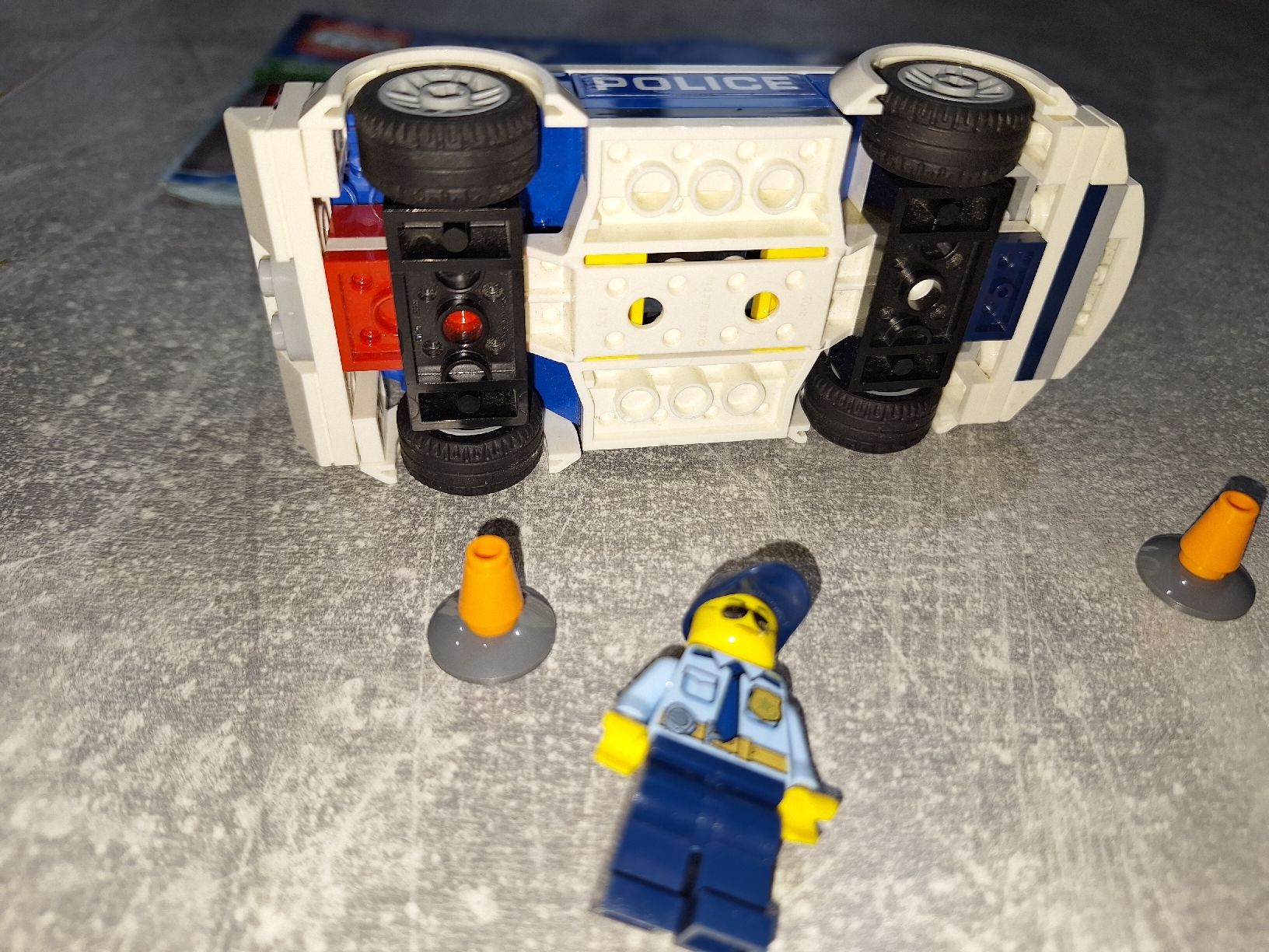 Lego Spielzeuge: Lego 60239 Streifenwagen – Gebraucht aus Egerkingen von Niceli1 4