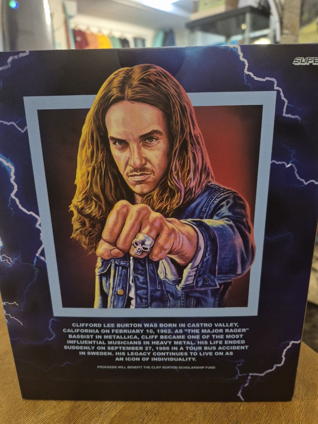 Figuren: Metallica Cliff Burton Super 7 Figure – Neu und originalverpackt aus Thun von Kissthis 2