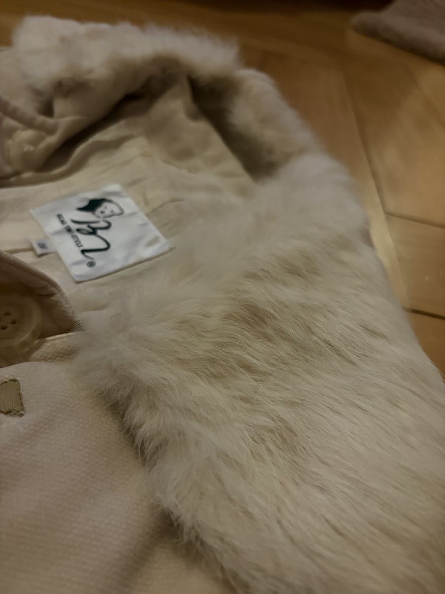 Cappotti: Weisser Mantel mit Echtfellkragen, Grösse 38 – Usato da St. Gallen venduto da Debi. 4