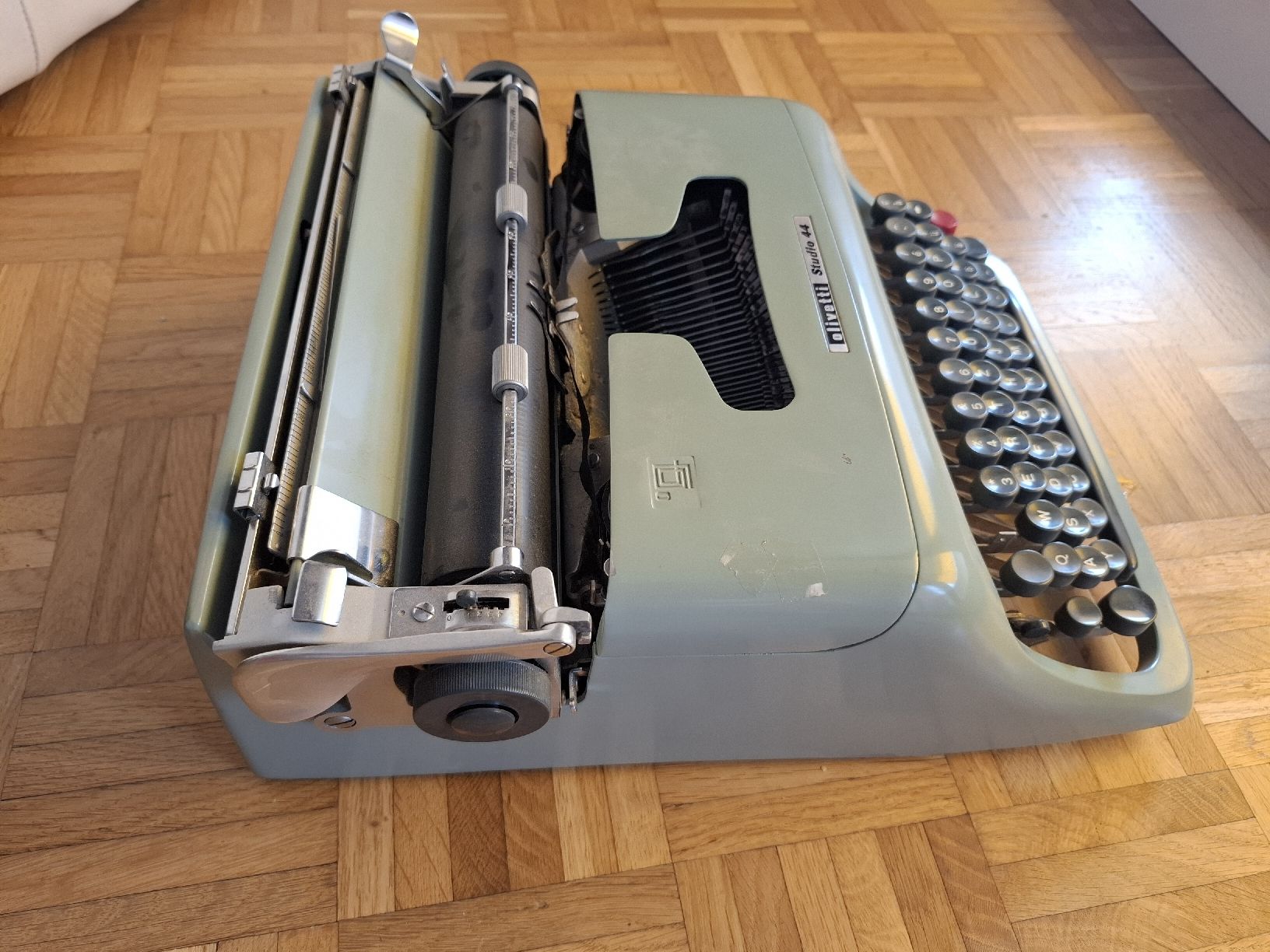 Olivetti Macchine da scrivere: Olivetti Studio 44  – Usato da Crémines venduto da Carambaaa 3