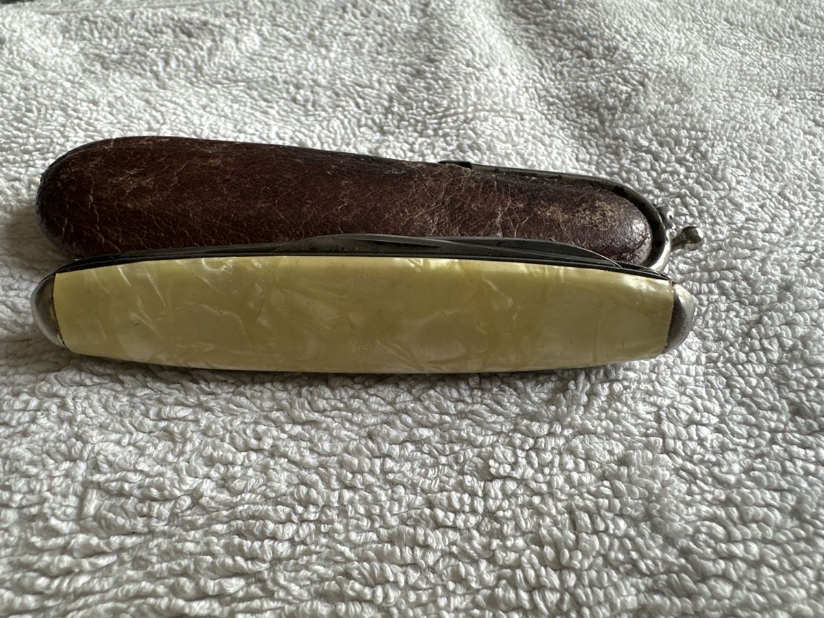 Coltelli tascabile: Altes Sackmesser mit Etui – Usato da Basel venduto da Marlise015 1
