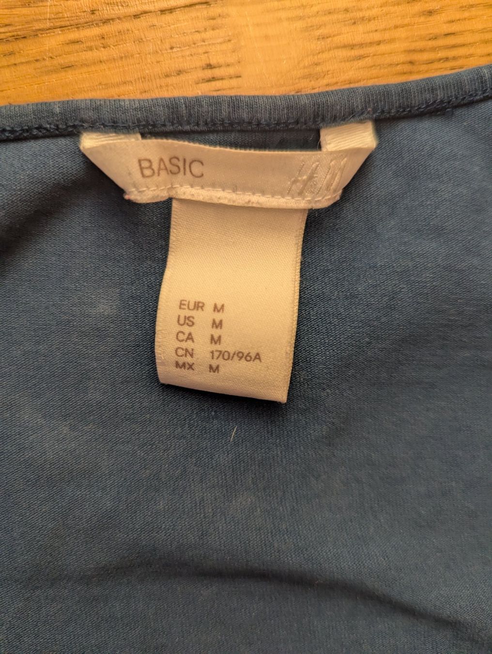 Tops: Gut erhaltenes, blaues H&M Basic Top, Grösse M, Sommer – Gebraucht aus JONA von gin_yl55 1