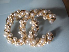 Elegante  Brosche mit Perlen – Goldfarben, Chic!
