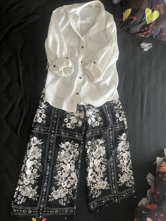 Bluse und Hose Blumenmuster schwarz/weiss 