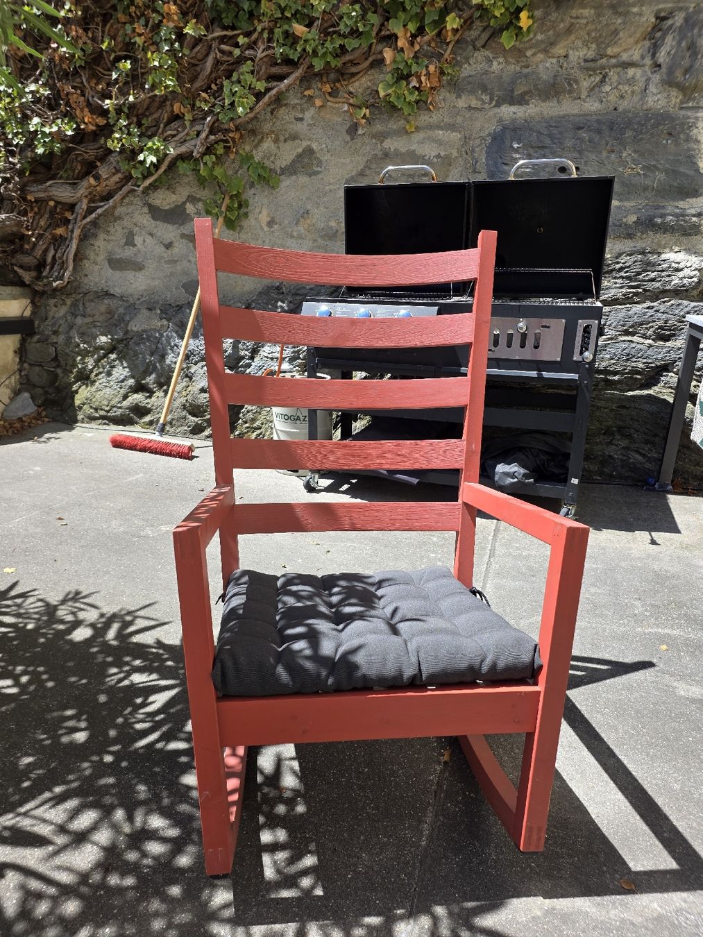 Ikea Poltrone: IKEA VÄRMDÖ red rocking chair – Usato da Pratval venduto da BundnerBabe