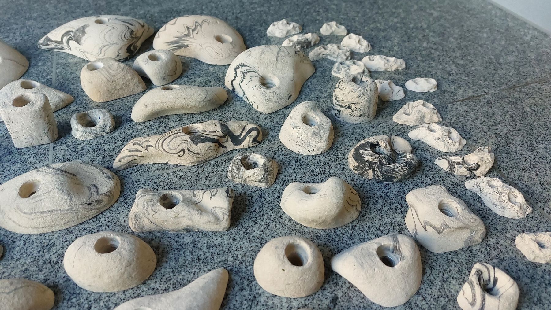 Kletterwände & Klettergriffe: Klettergriffe, Bouldergriffe 80 Stück – Neu (gemäss Beschreibung) aus Zürich von PaLuHiking 3