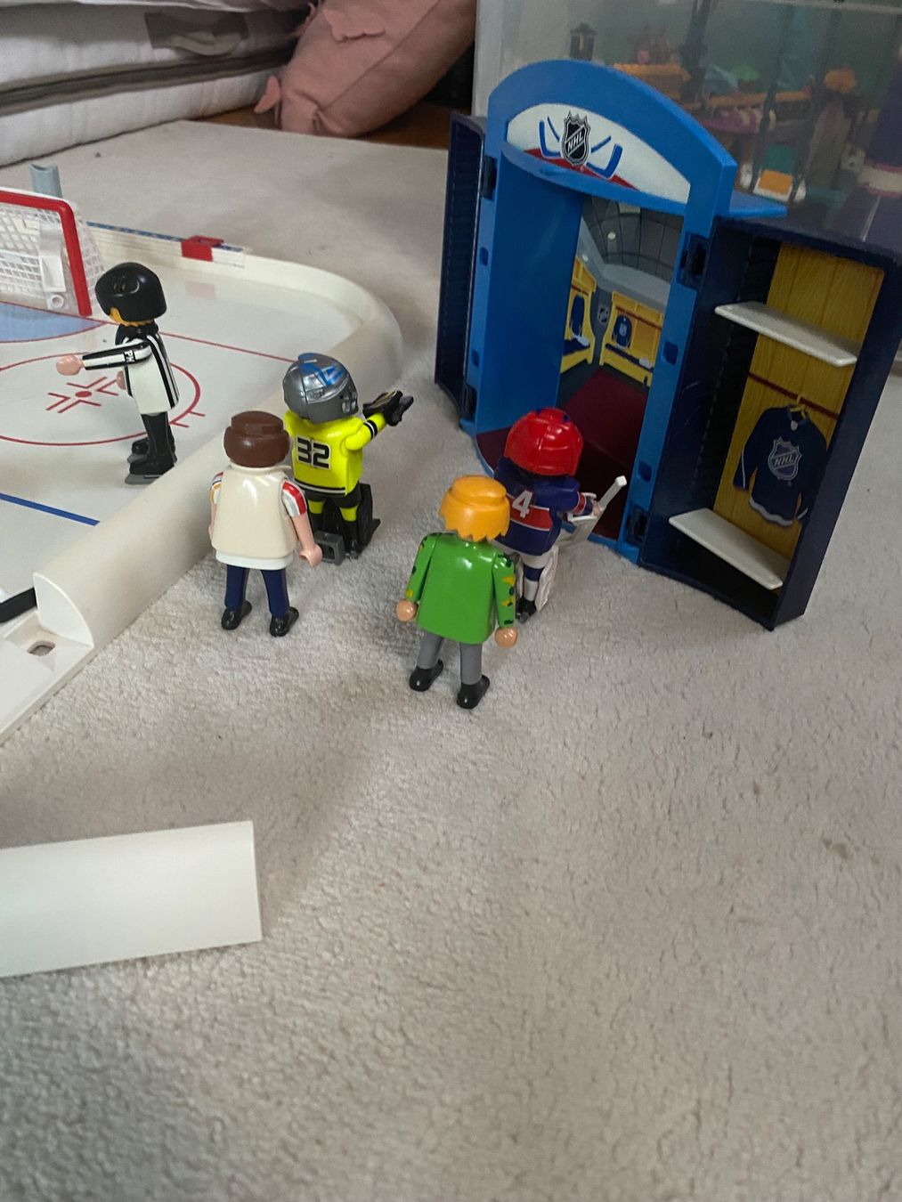 Playmobil Giocattoli: Cooles Eishockeyfeld mit Garderobe e.c.t ab 1.- – Usato da Binz venduto da Labruyere 2