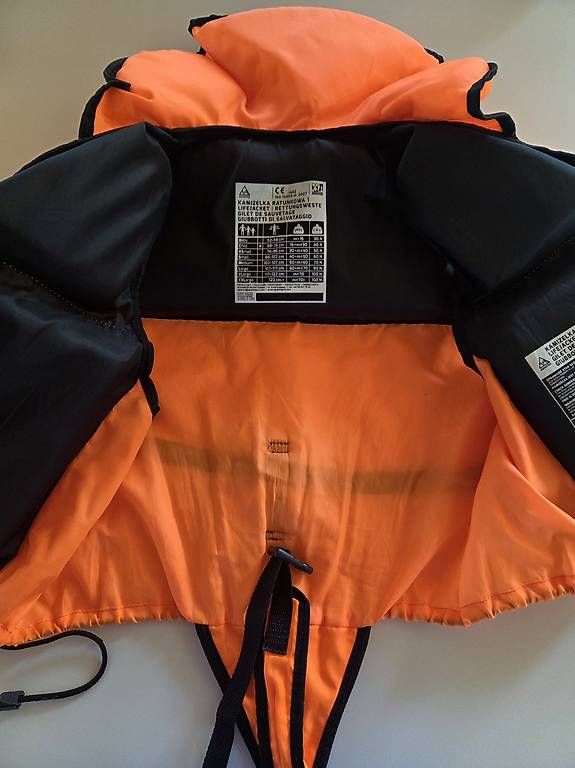Giubbotti di salvataggio: Schwimmweste 15-30kg – Usato da Richterswil venduto da Cputoaster 3