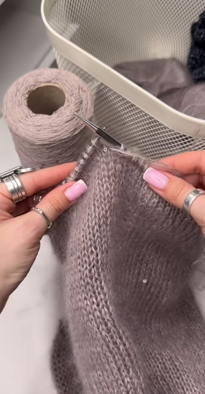 Maglioni & Felpe: Luxuriöser handgestrickter Mohair Pullover mit Netzstruktur – Nuovo e nell'imballaggio originale da Zürich venduto da NYDDYN 3