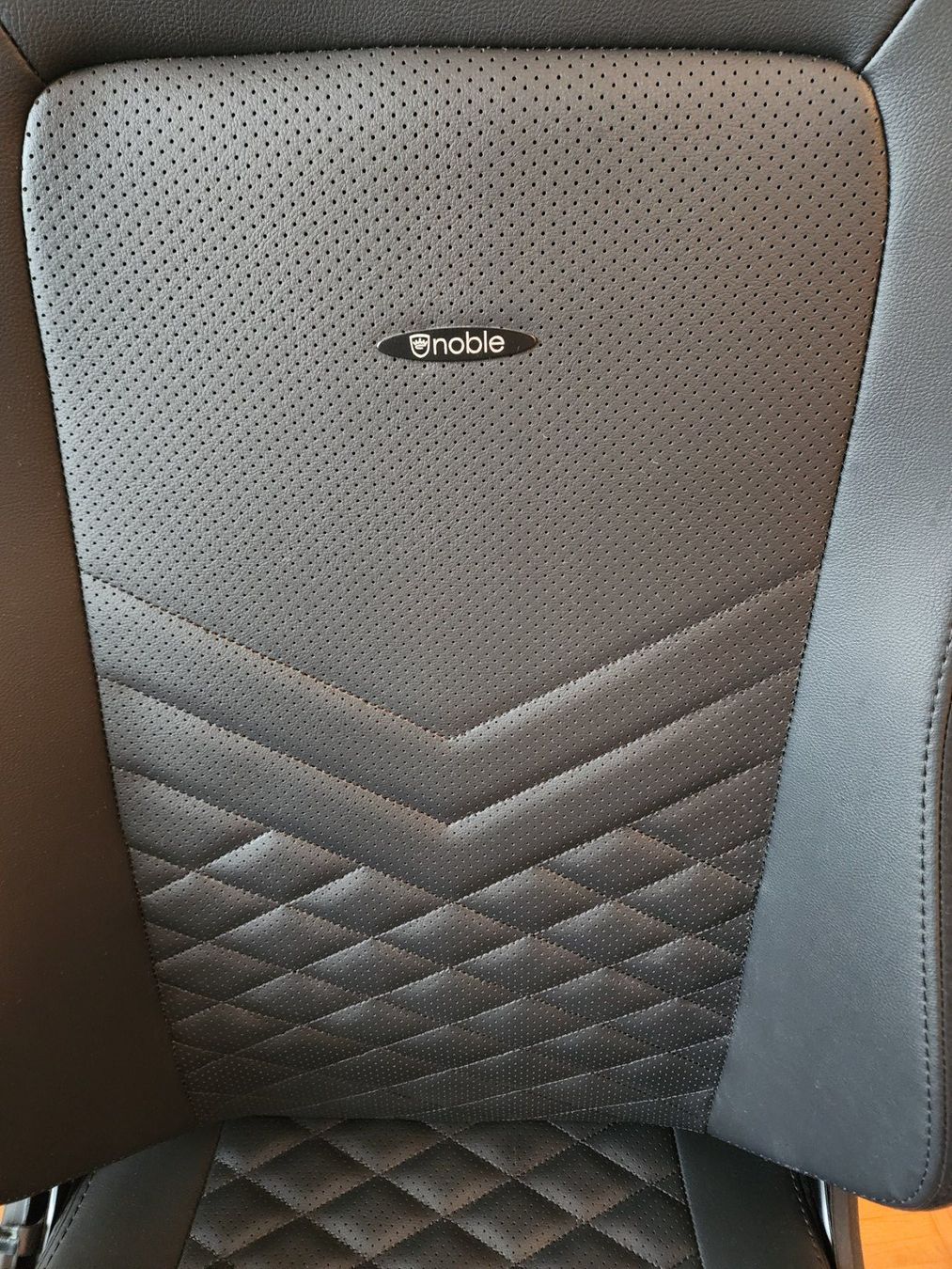 Noblechairs Sedie: Noble Chairs HERO Black – Nuovo (secondo la descrizione) da Steinmaur venduto da rica_silva 7