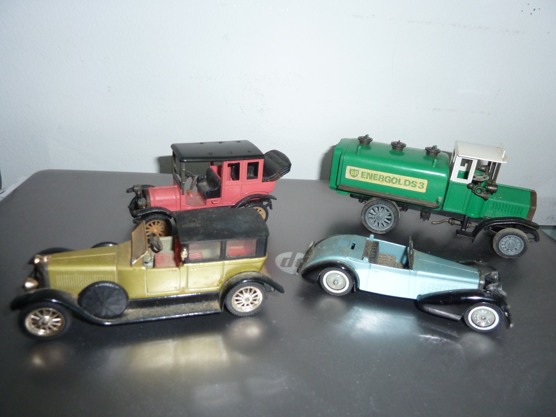 Modellautos: 4 OLDTIMER  MODEL-AUTOS – Gebraucht aus Thalwil von Kumawa0