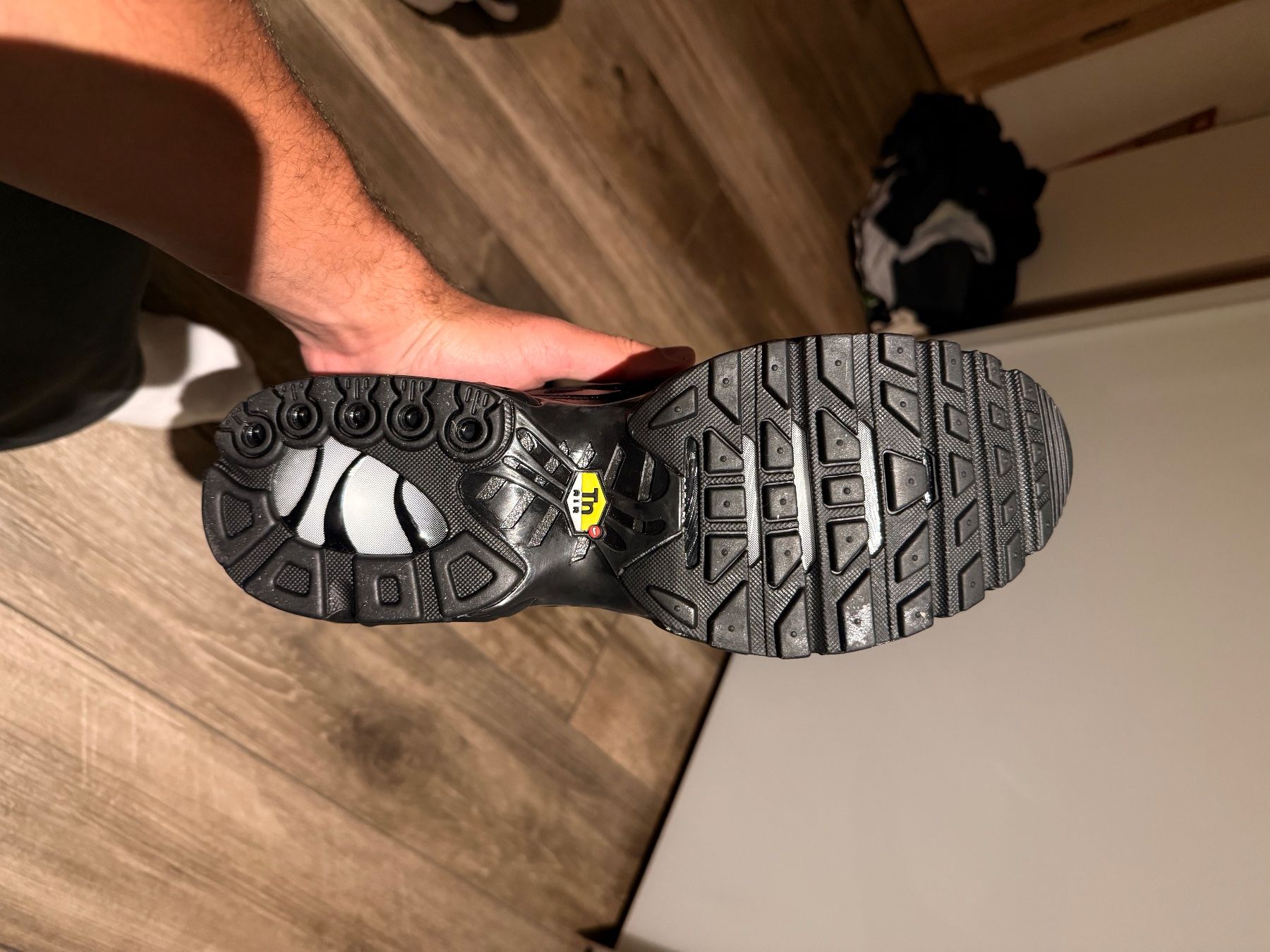 Scarpe da uomo: Nike tn air max plus triple black – Nuovo e nell'imballaggio originale da Glovelier venduto da noa_g596 1