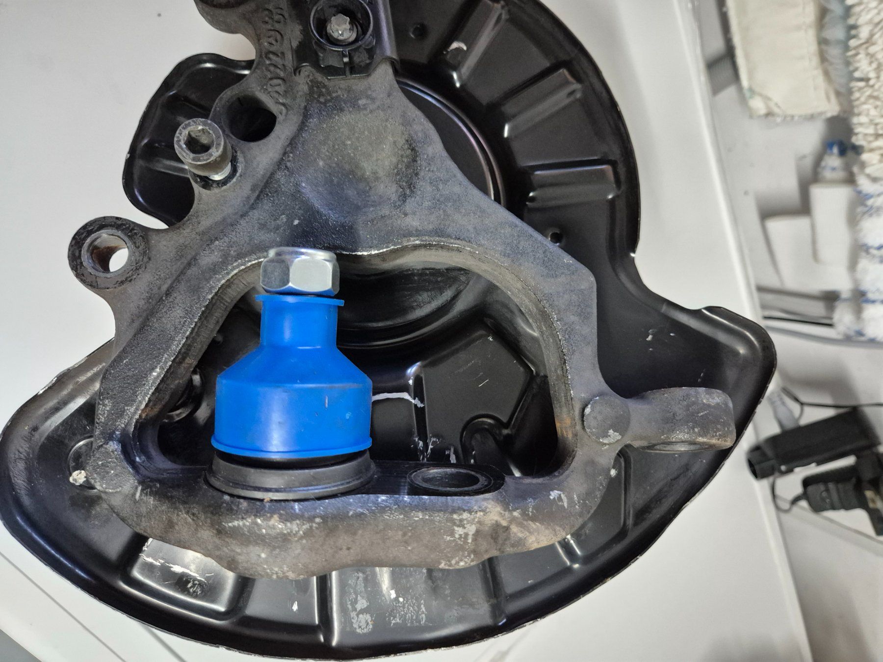 Mercedes-Benz Tutti pezzi di ricambio auto: Achsschenkel Mercedes Benz W220 v.l. – Usato da Siebnen venduto da Brixia 1