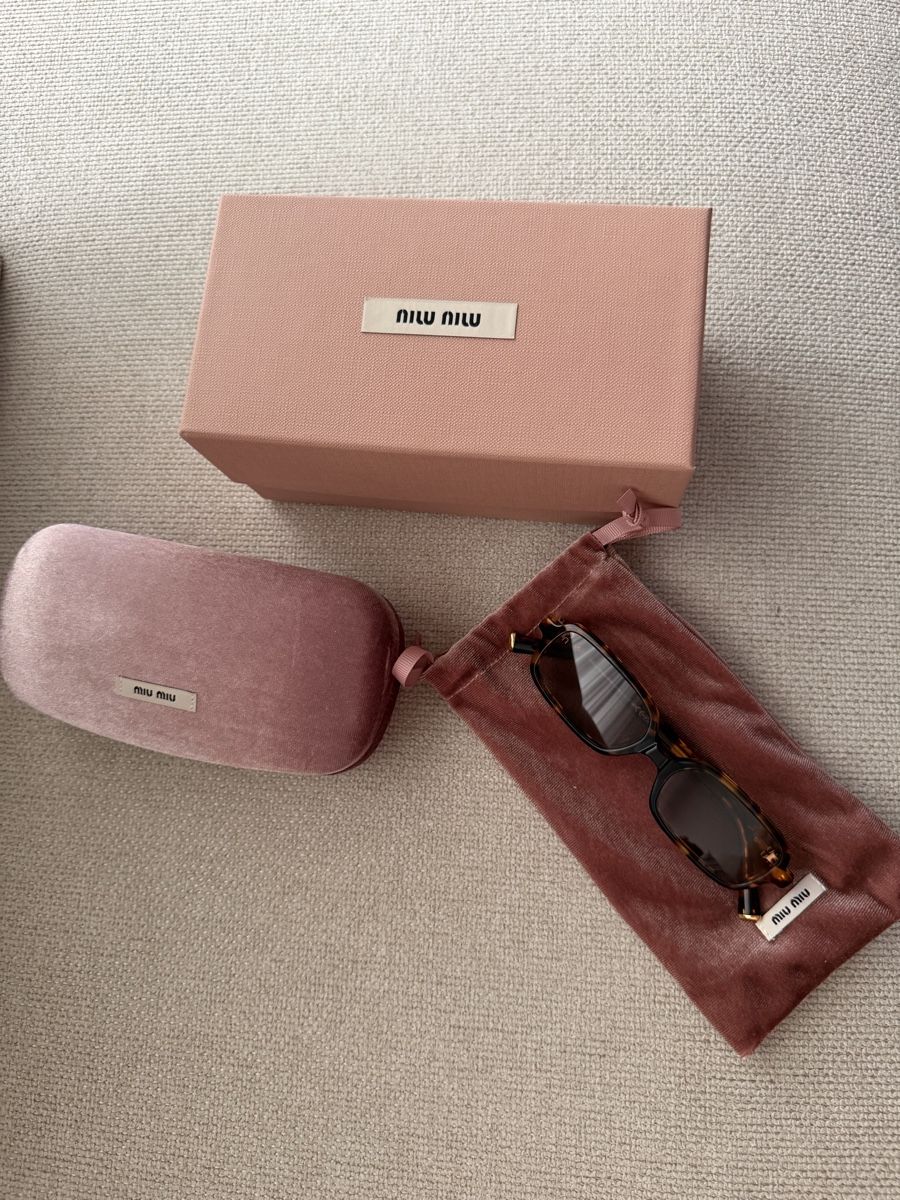 Miu Miu Brillen & Gläser: Miu Miu Sonnenbrille – Neu und originalverpackt aus Wädenswil von ine_gl2r