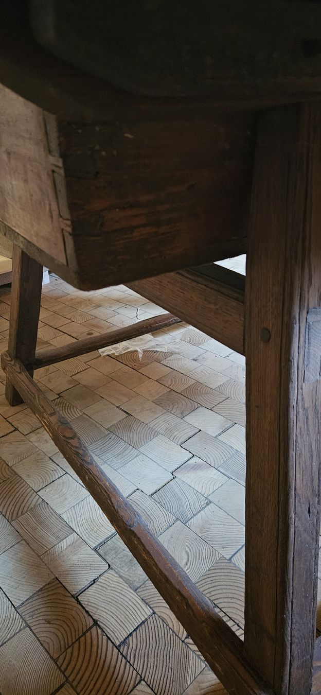 Tische: Antiker Bauerntisch, vermutlich Kirschbaum oder Birne – Gebraucht aus Belp von Ginus85 1