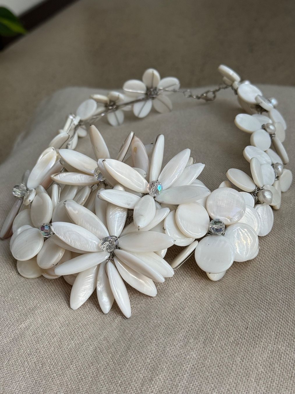 Ketten: Halskette mit Blumen aus Perlmutt weiss – Neu (gemäss Beschreibung) aus Brütten von Rod816 5