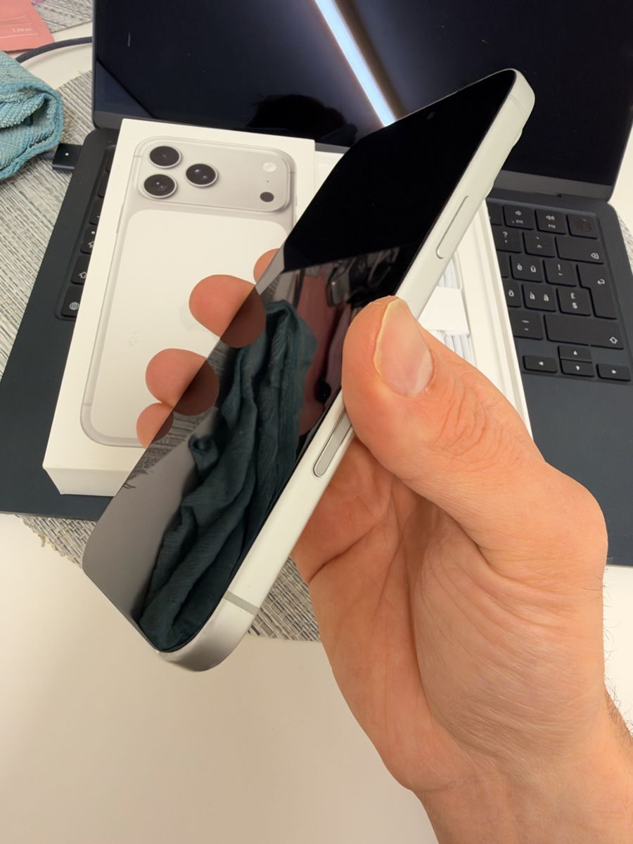 Apple Telefoni cellulari / Smartphones: IPhone 17 Pro Max 256GB Silber – Usato da St. Gallen venduto da mania03 2