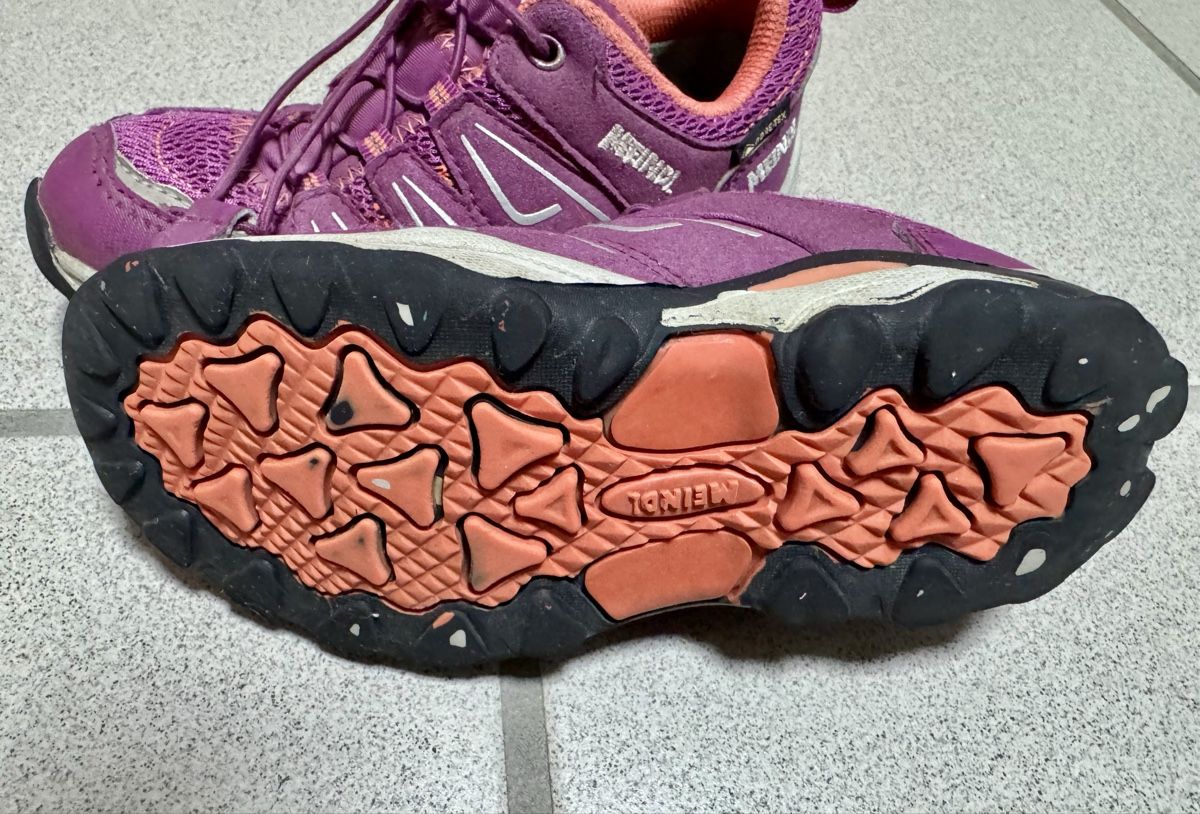 Meindl Scarpe per ragazze: Kinder Trekkingschuhe MEINDL lila Grösse 29 Gore-Tex – Usato da Schaffhausen venduto da vic_k988 2