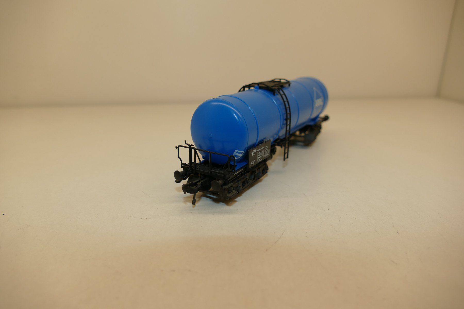 Fleischmann Modellini di ferrovie: Fleischmann H0: DB Kesselwagen Aral – Usato da Niederhasli venduto da rail-duerst 1