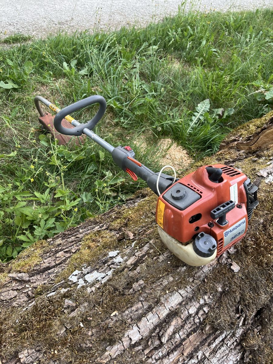 Husqvarna Rasenmäher: Débroussailleuse Husqvarna 323 C – Defekt aus le Crêt-du-Locle von Kableg18 1