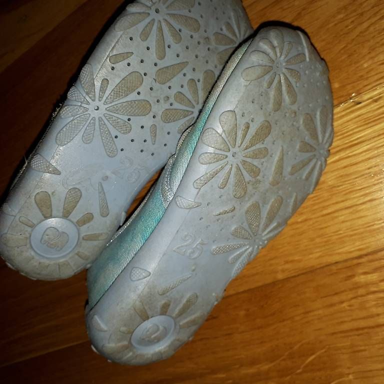 Chaussures garçon: Elefanten Gr. 25 Hausschuhe – D'occasion à Wangen ZH par oky-doky 1