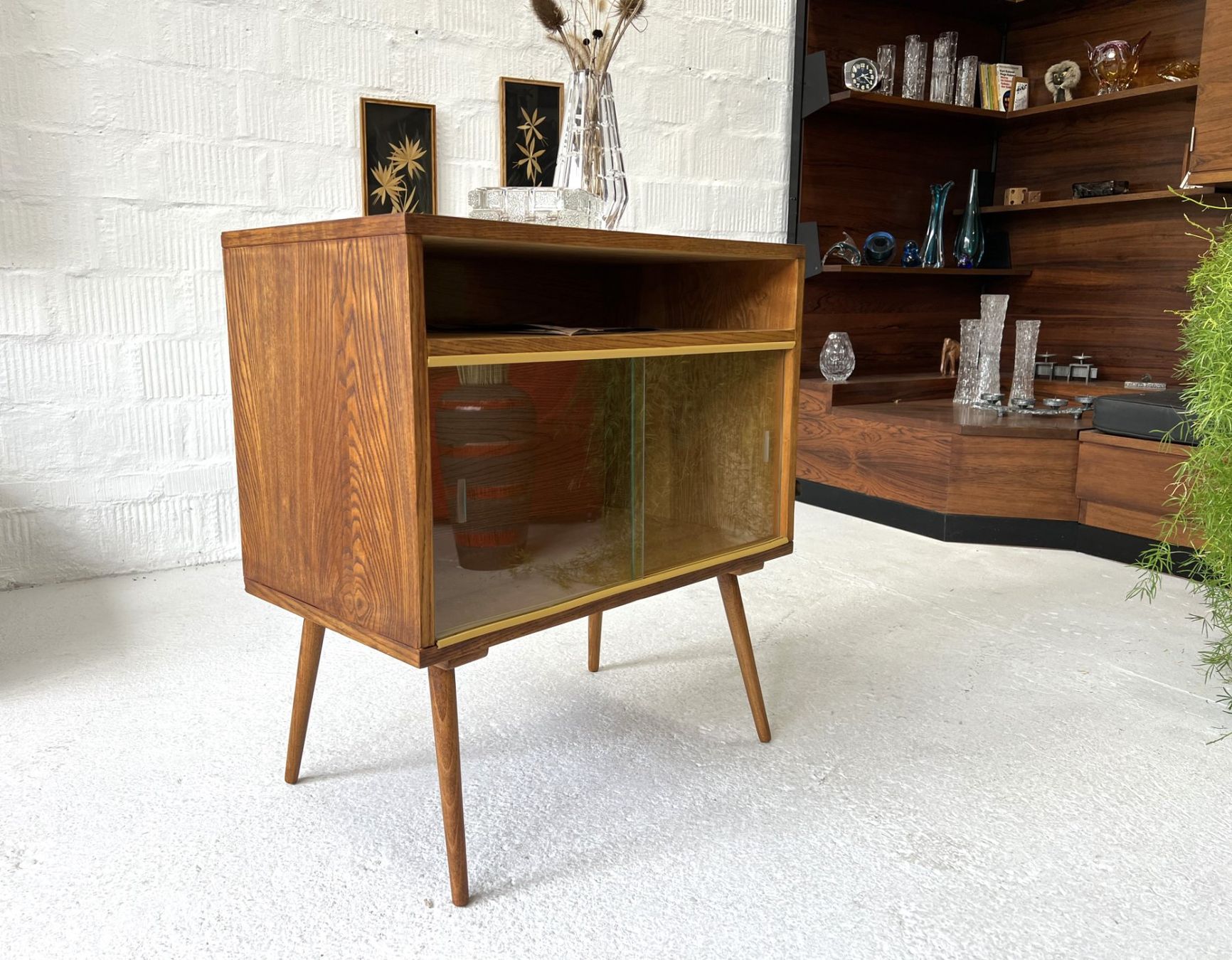 Cassettiere: Mid-Century, Retro Kommode - ČSSR – Usato da Walzenhausen venduto da stilvollwohnen
