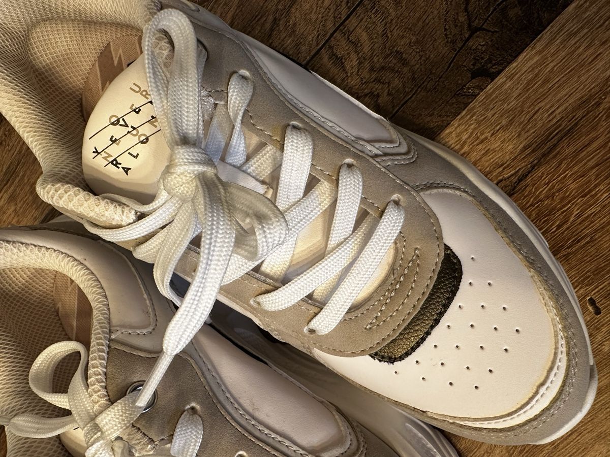 Bershka Scarpe da donna: Stylische Chunky Sneaker Gr. 37 – Usato da Siebnen venduto da luana_cataleya 2