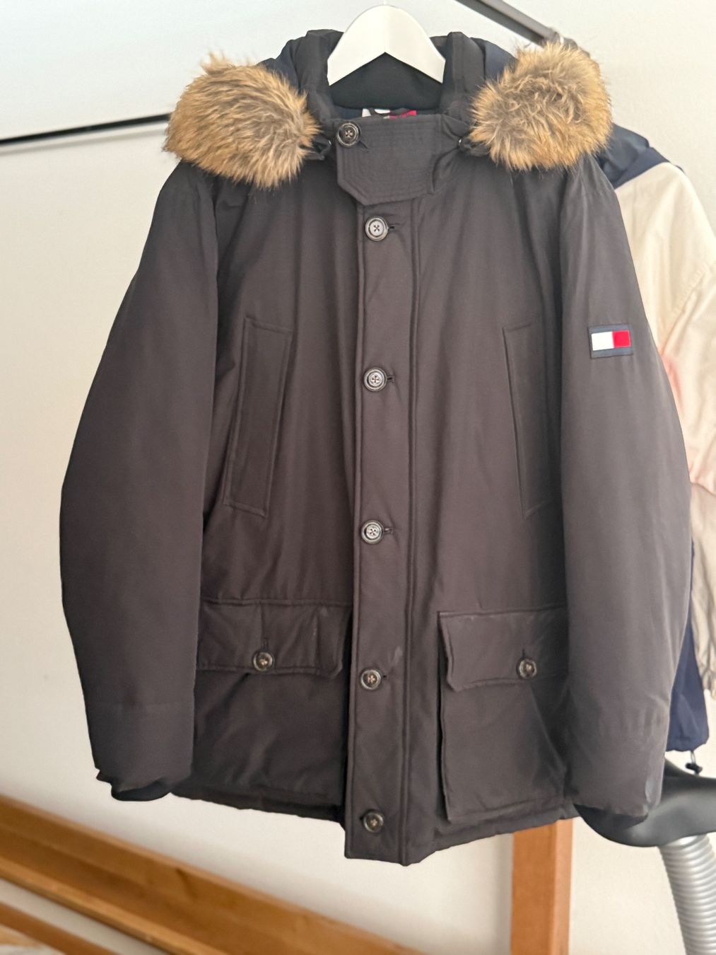 Tommy Hilfiger Giacche: Tommy Hilfiger Jacke – Nuovo (secondo la descrizione) da Möhlin venduto da bytelabor.ch 1