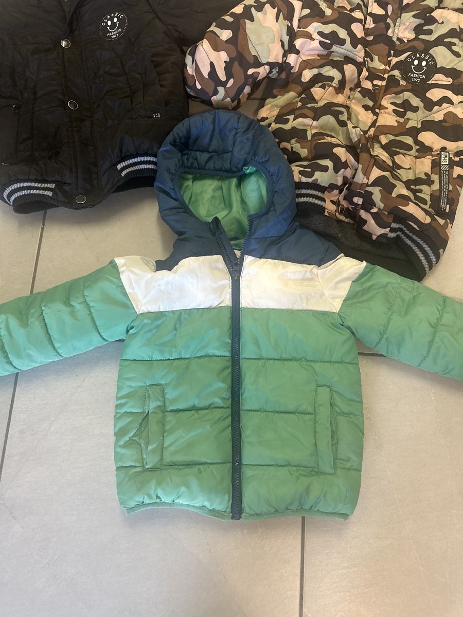 Giacche & Cappotti: 3 Winterjacken Jungen 116 Grösse – Usato da Amriswil venduto da JaJa-Express 3