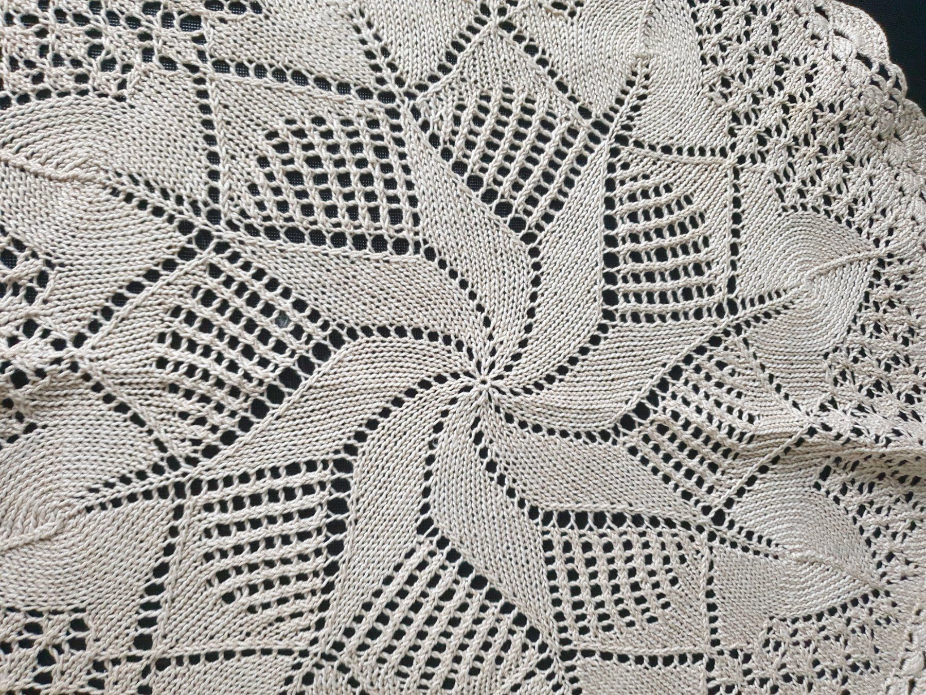 Sonstige Tischwäsche: Spitzendeckchen Tischdecke gestrickt Beige Rund 43 cm – Neu (gemäss Beschreibung) aus Gossau ZH von LeoniesDeko 1