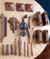 Diverse antike Holz Ornamente, Holz Elemente, Holzteile.