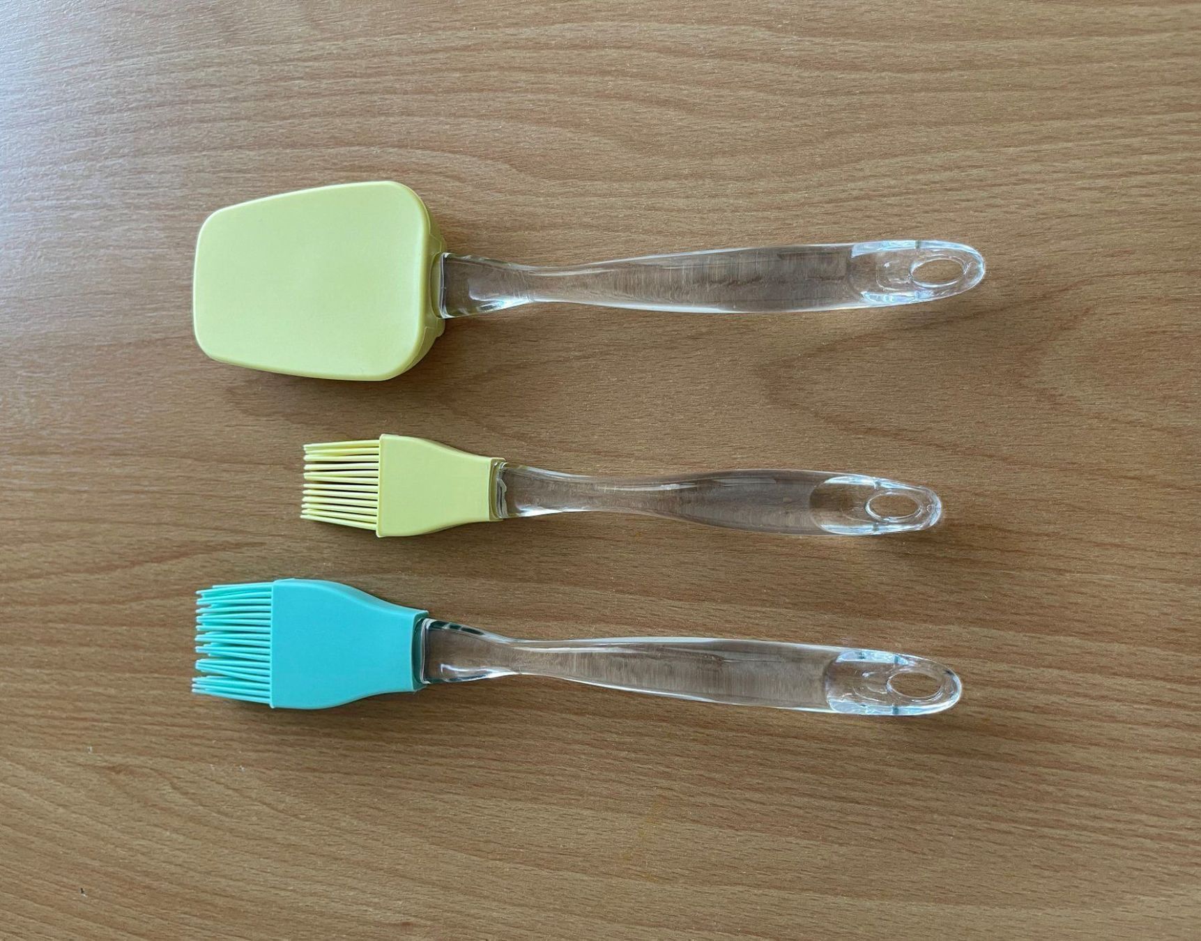 Altro per cucinare: 2 Pinsel und 1 Schaber aus Silikon – Nuovo (secondo la descrizione) da Basel venduto da Seifehuesli 1