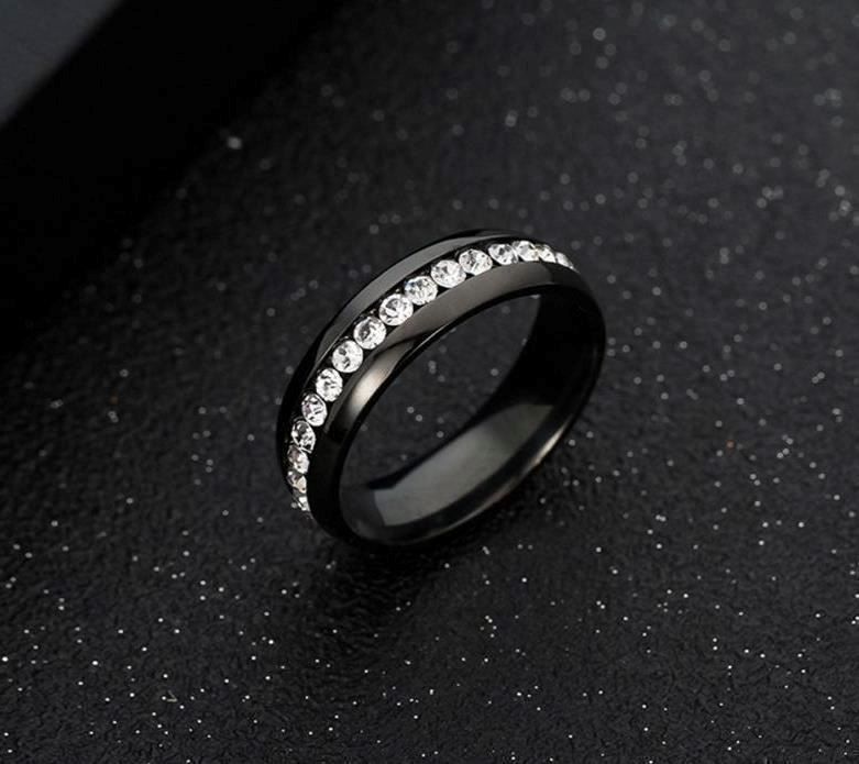 Anelli: EDELSTAHLRING, SCHWARZ,STRASS, GR., CA. 16MM, NEU – Nuovo e nell'imballaggio originale da Bad Ragaz venduto da Schtupsi