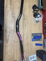 Lenker Reverse components pink