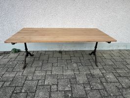 Holz Esstisch, Beizentisch, Horgen Glarus Gussfüsse Top !!!