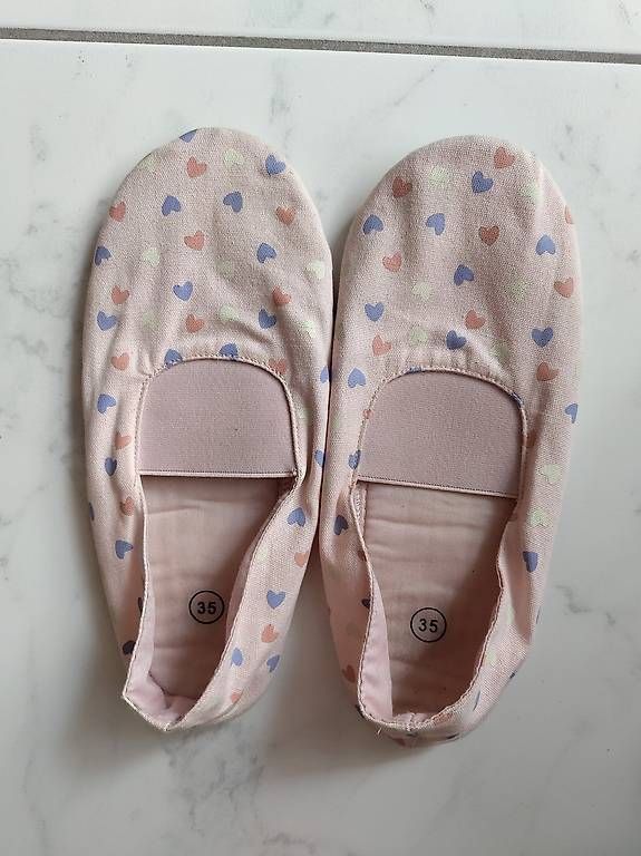 Chaussures filles: Turntäppeli Grösse 35 – D'occasion à Meilen par Hope777