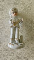 Statuetta suonatore strumento a corde con cagnolino