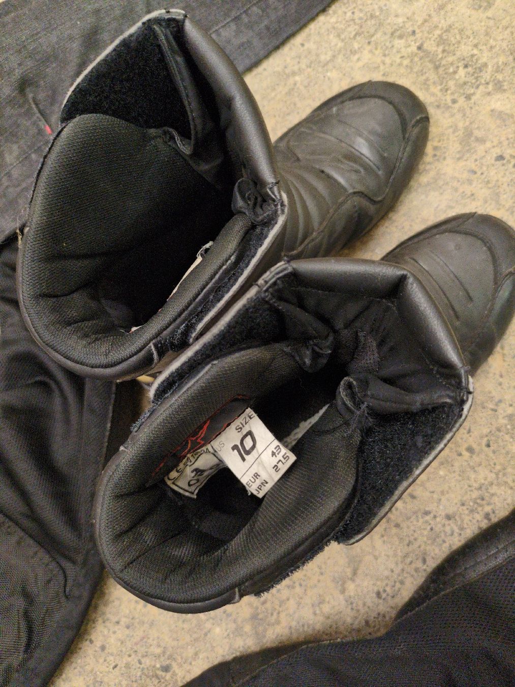 Lotti di vestiti: Motorradkleidung Lederjacke – Usato da Wettingen venduto da Jones360 3