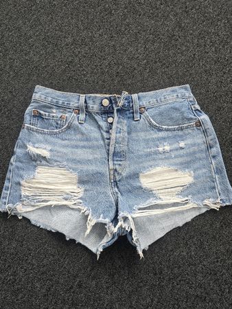 Levi's 501 Shorts Damen Jeans Grösse W27  Rissig