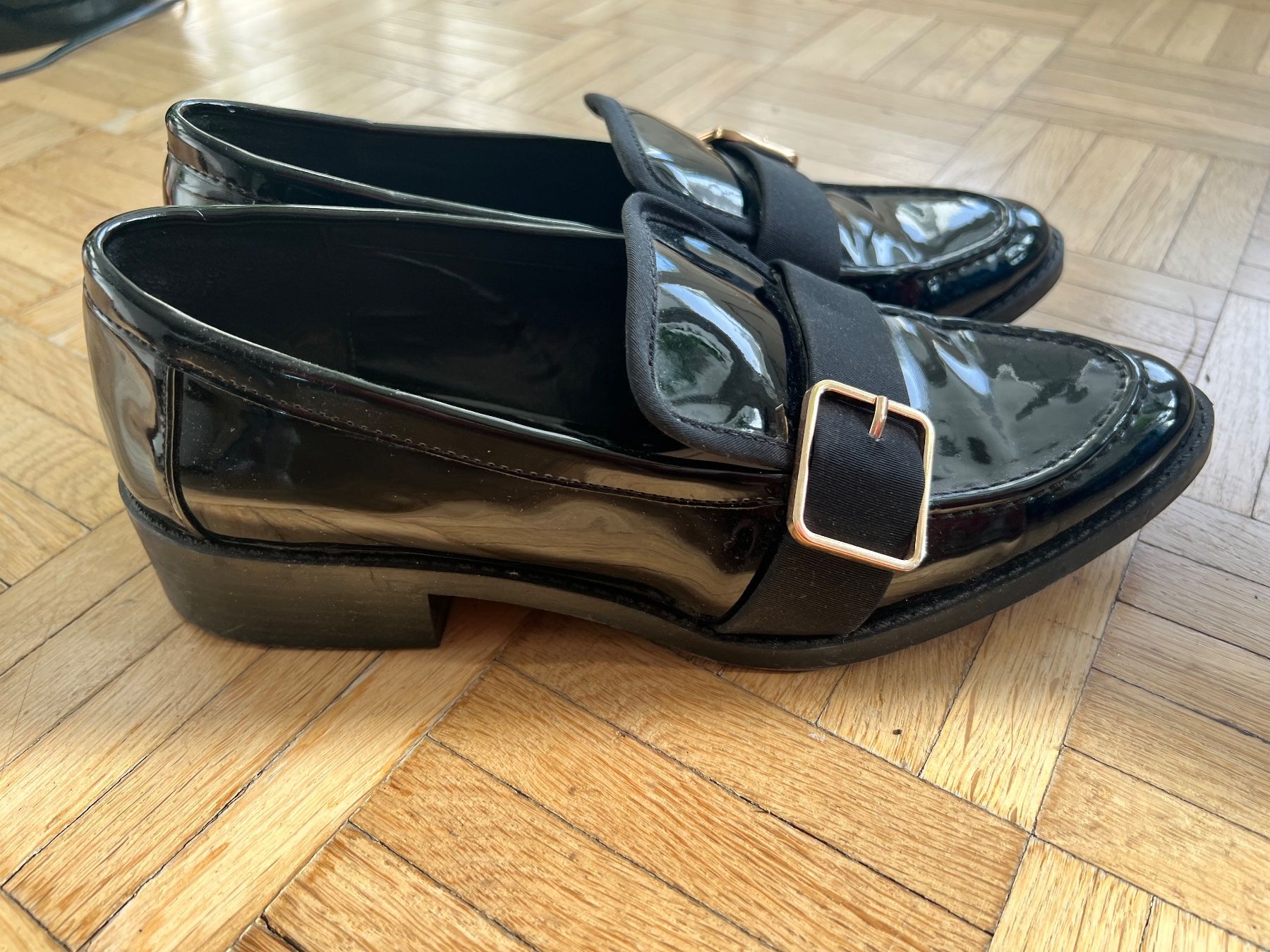 Zara Scarpe da donna: Zara lack Slipper - grösse 38 – Usato da Effretikon venduto da YaMn