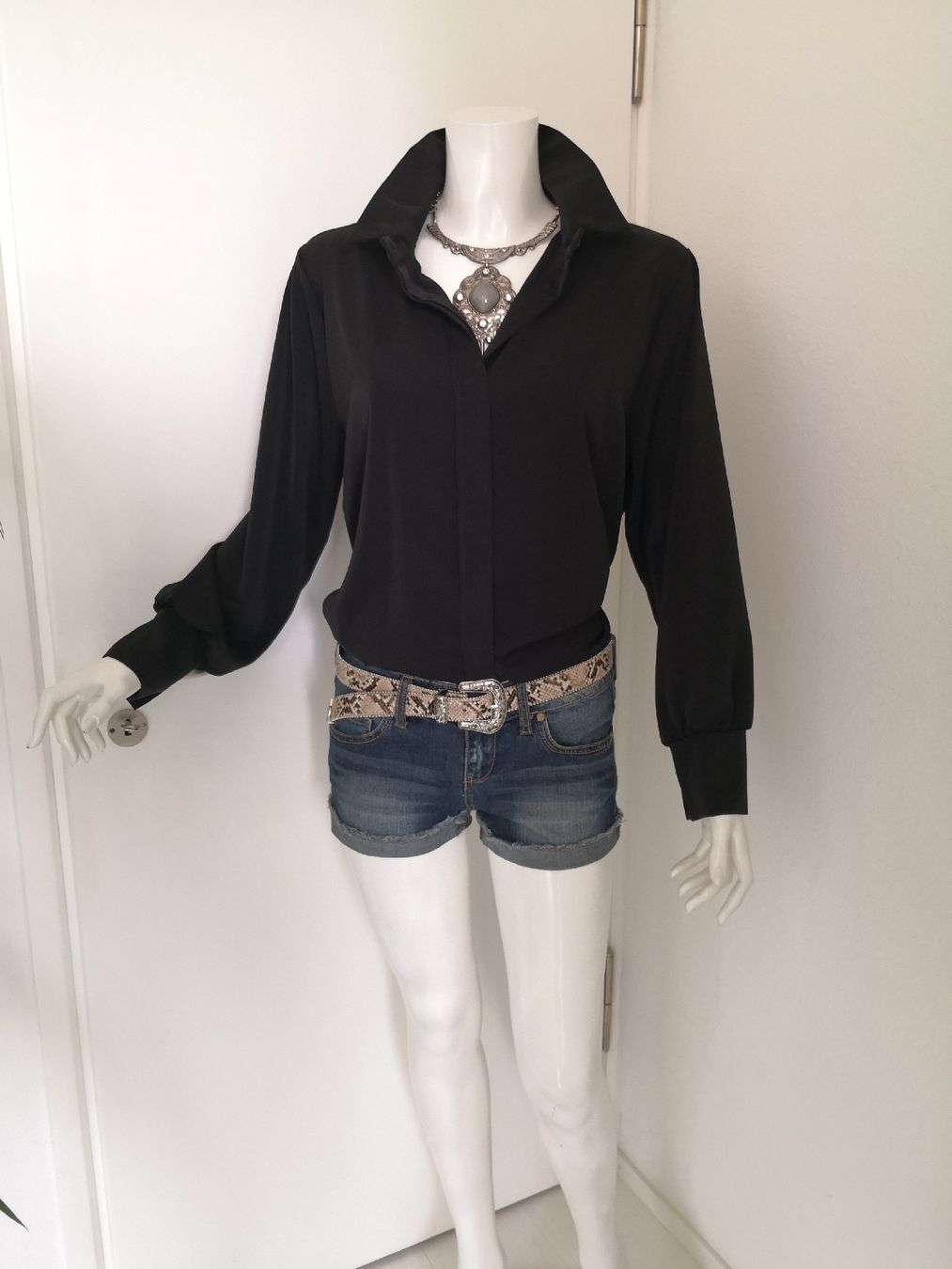Mango Camicette: 🤩MANGO VISKOSE BLUSE SCHWARZ, NEU – Nuovo (secondo la descrizione) da Olten venduto da Naja-Twins-Twins 4